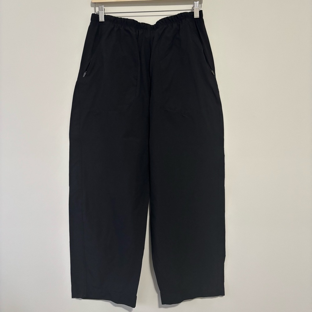Lululemon Lightweight Mid-Rise Barrel-Leg Cropped Pant